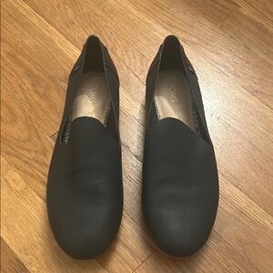 Toms Black Flats Sleek Minimalist Design